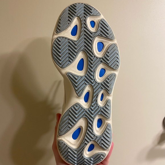 Adidas Yeezy 700 V3 Azael - Picture 7 of 11